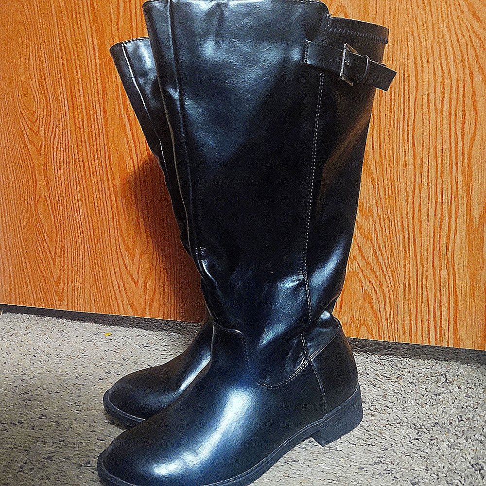 Wide calf Equestrian-style boots in size 8W
